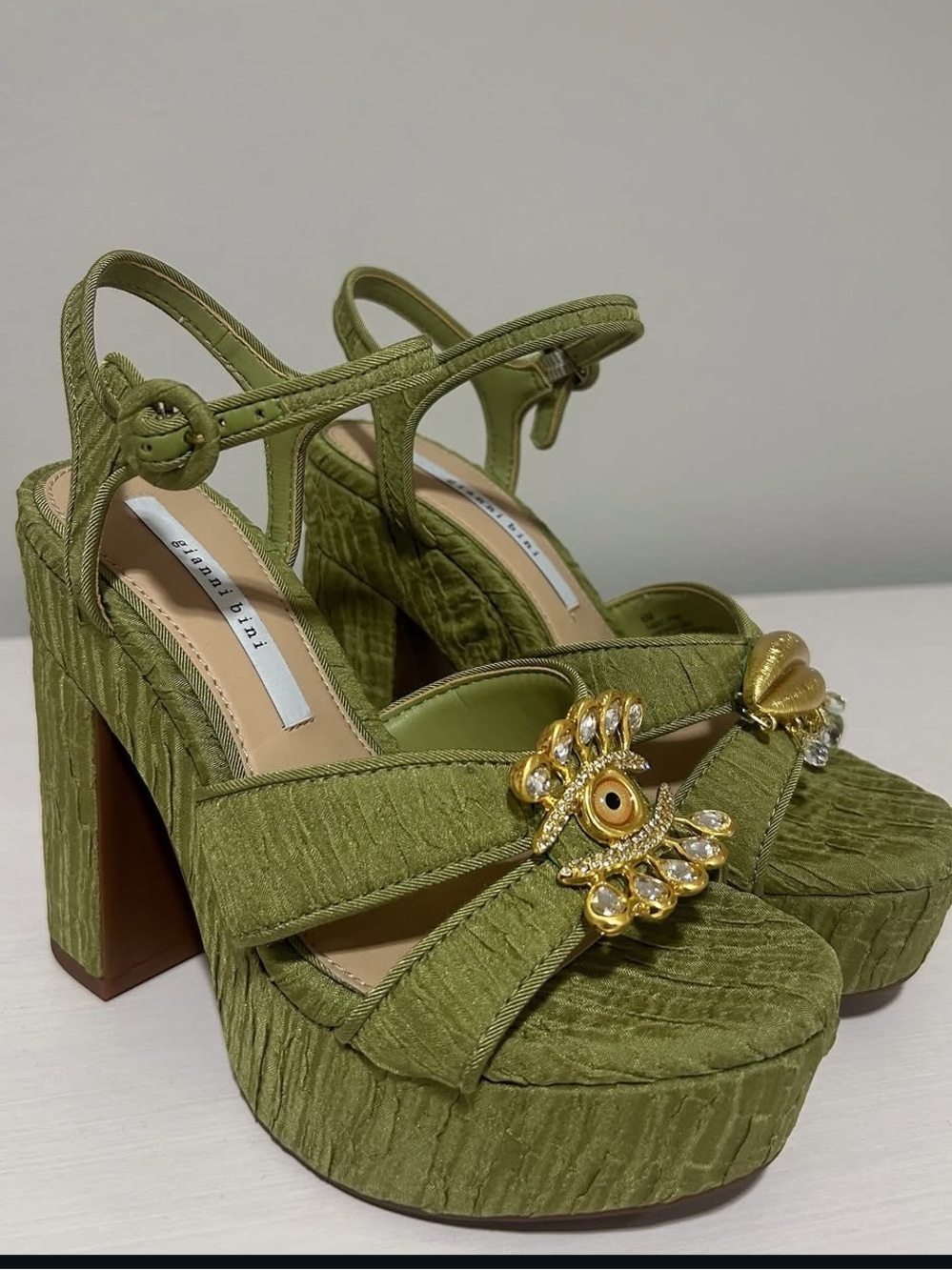 Gianni Bini Beaux Textured Platform Sandals w/ Gold Jewel Accent Sz 8 NWOB